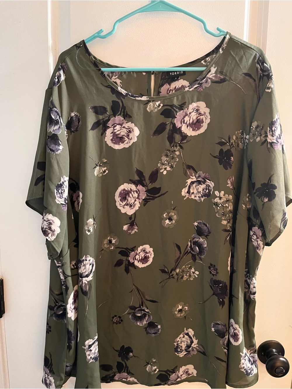 torrid Olive Floral Short Sleeve Pullover Blouse with Purple Roses
